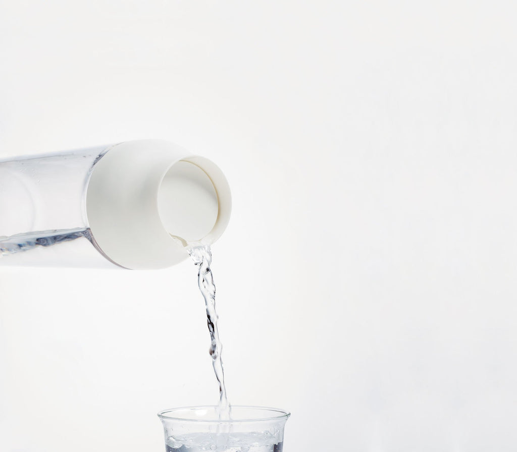  KINTO CAPSULE WATER CARAFE 1L / 34OZ  WHITE