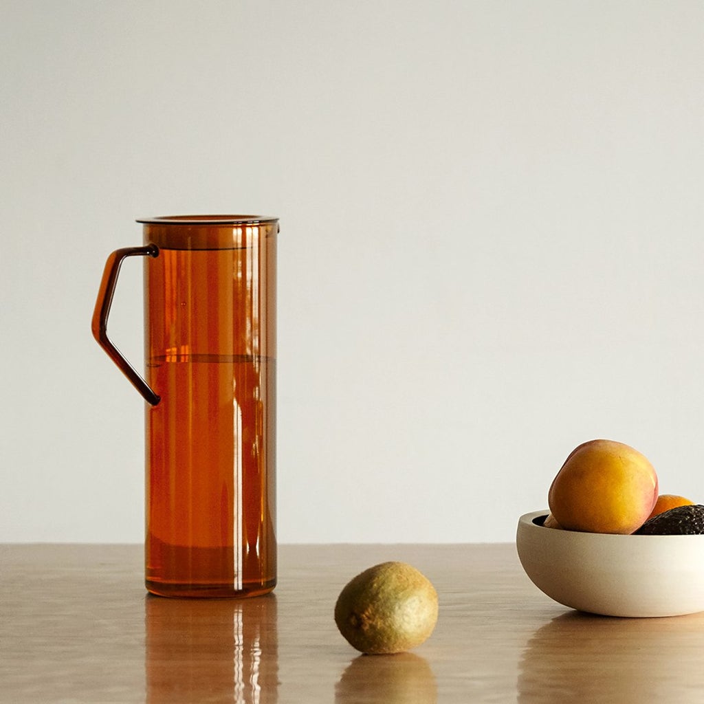 CAST AMBER Jug 1.2L | Stylish Amber-Tinted Glass Pitcher – KINTO
