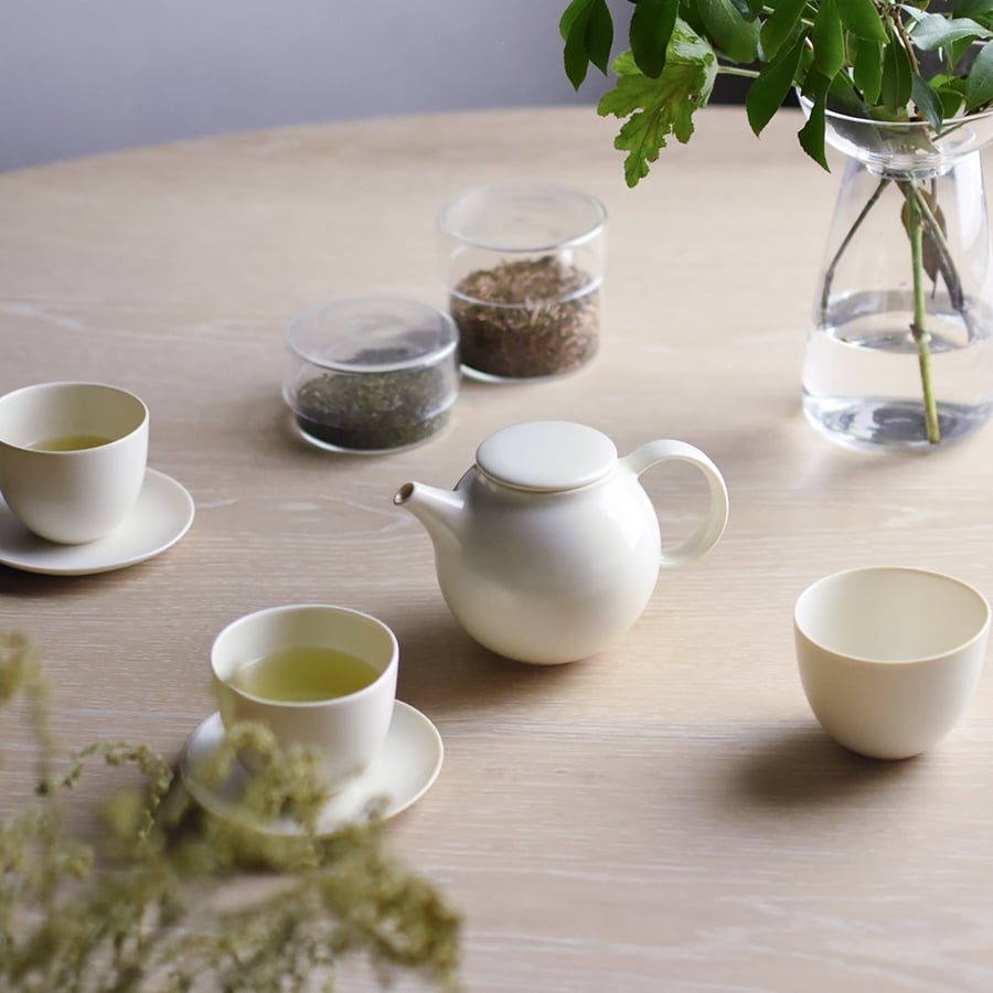  KINTO PEBBLE TEAPOT 500ML / 18OZ  WHITE 1